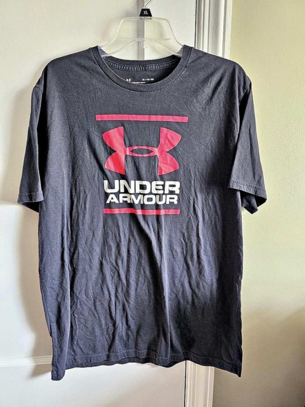 Under Armour HeatGear Men's Short Sleeve Tee XL Black & Red